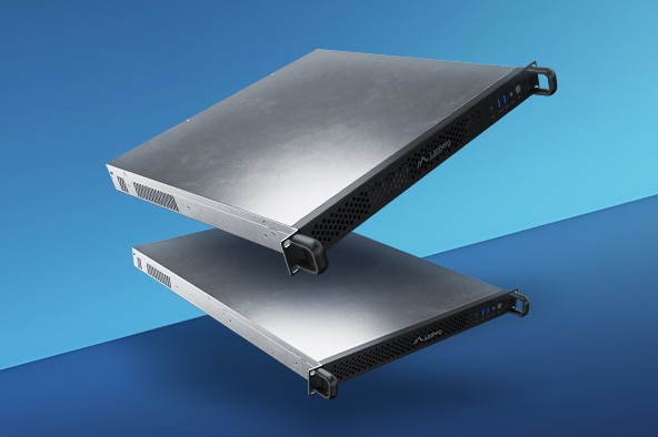 Három RACK 19″ 1U szerverház